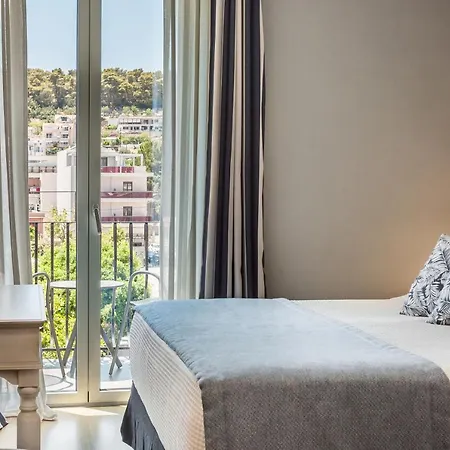 Aenos Hotel 4*