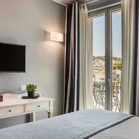 Hotel Aenos 4*