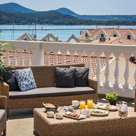 Aenos Hotel 4*