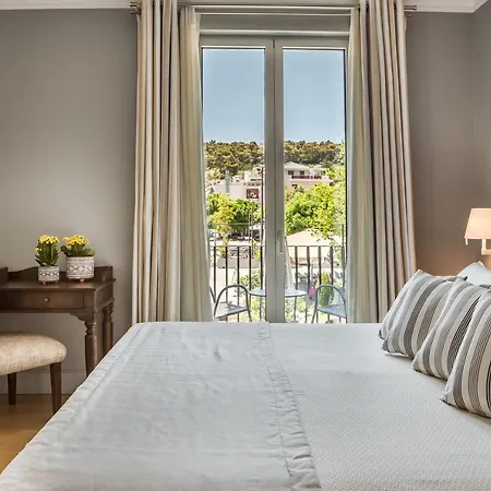 Aenos Hotel 4*