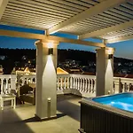 Aenos Szálloda 4*