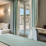 Aenos Szálloda 4*