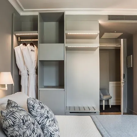 Hotel Aenos 4*
