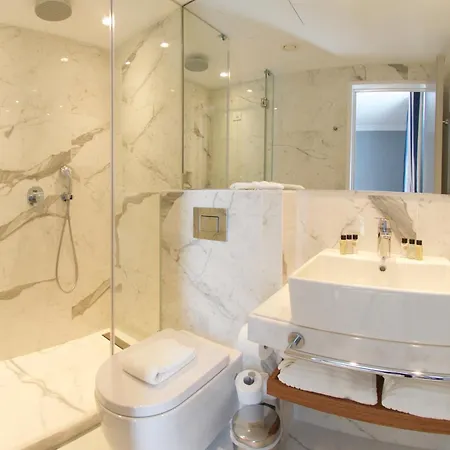 Aenos Hotel 4*