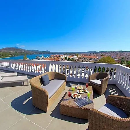 Aenos Hotel 4*