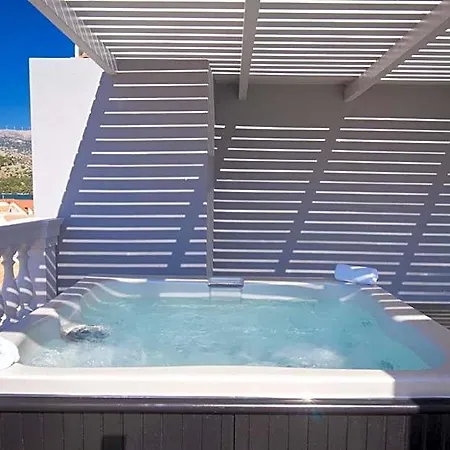 Hotel Aenos 4*